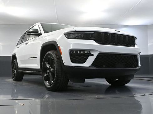 Used 2024 Jeep Grand Cherokee Limited w/ Luxury Tech Group II AWD/4WD image 56