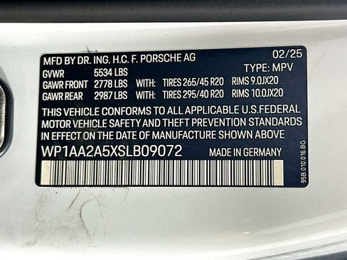 Certified 2025 Porsche Macan image 33