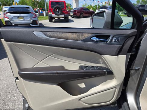 Used 2017 Lincoln MKC Reserve AWD/4WD image 18