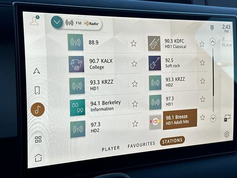 Used 2025 Land Rover Defender 110 S image 17