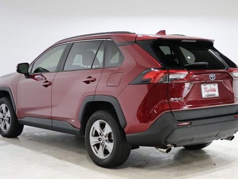 Used 2022 Toyota RAV4 XLE w/ Convenience Package AWD/4WD image 6