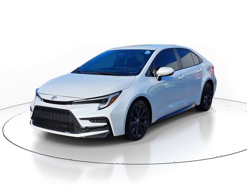 Used 2023 Toyota Corolla SE image 2