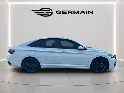 Used 2024 Volkswagen Jetta SE image 8