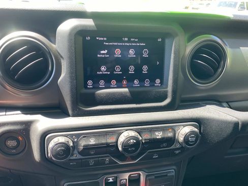 Used 2021 Jeep Gladiator Willys AWD/4WD image 27