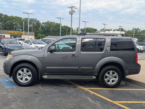 Used 2009 Nissan Pathfinder SE AWD/4WD image 6