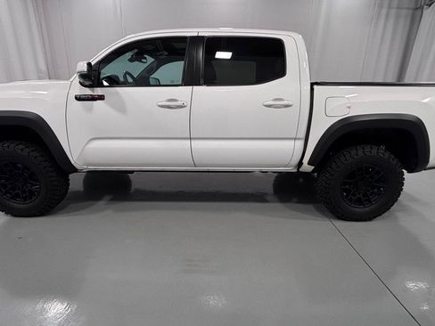 Used 2020 Toyota Tacoma TRD Pro AWD/4WD image 8