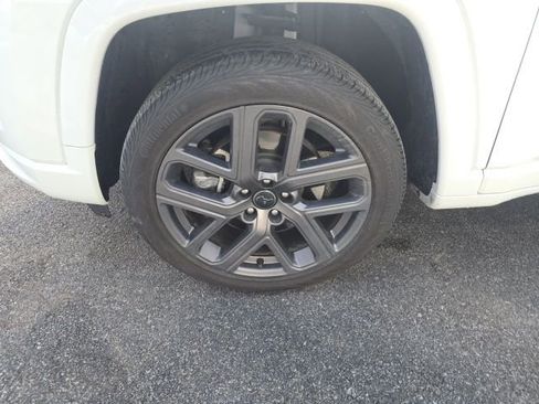 Certified 2025 Jeep Compass Limited w/ High Altitude Package image 8