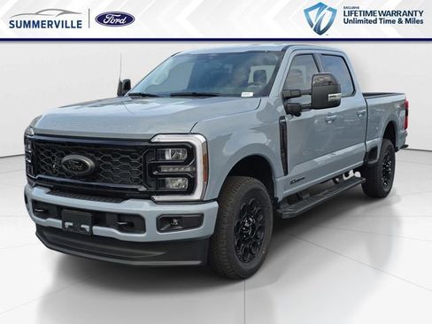 New 2026 Ford F250 Lariat w/ Black Appearance Package AWD/4WD image 9