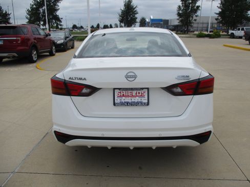Used 2025 Nissan Altima 2.5 SV FWD image 5