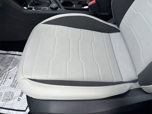 New 2025 Volkswagen Taos SE image 9