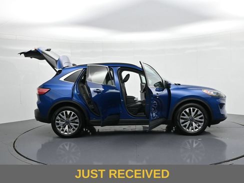 Used 2022 Ford Escape Titanium w/ Class II Trailer Tow Package AWD/4WD image 23