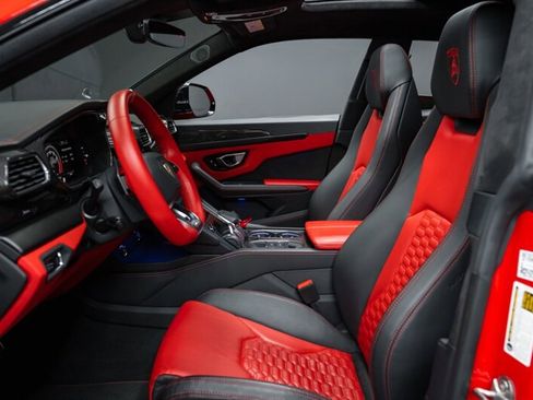 Used 2021 Lamborghini Urus image 18