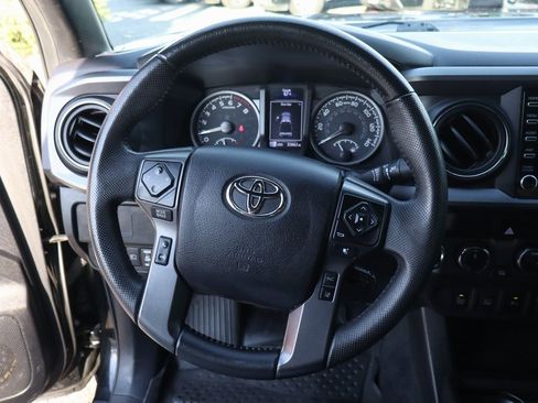 Used 2021 Toyota Tacoma TRD Off-Road image 21