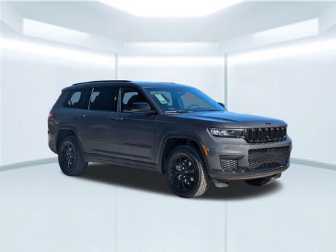 New 2025 Jeep Grand Cherokee L Altitude image 9