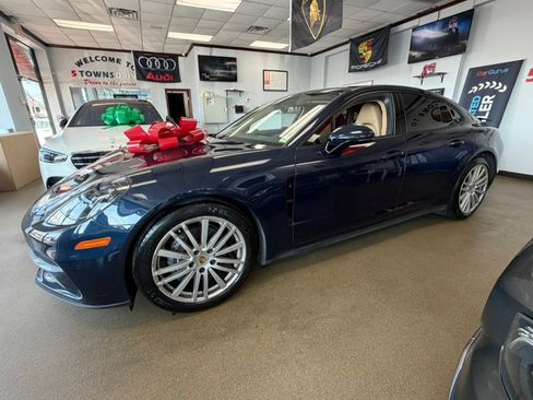 Used 2018 Porsche Panamera 4 AWD/4WD image 8