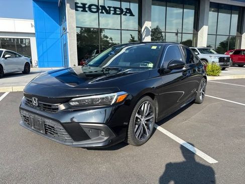 Used 2022 Honda Civic Touring image 2