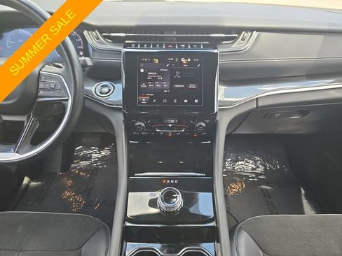 Certified 2022 Jeep Grand Cherokee Altitude AWD/4WD image 11
