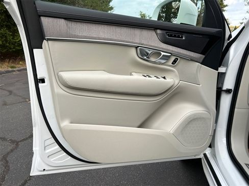 New 2026 Volvo XC90 B6 Ultra w/ Protection Package image 9