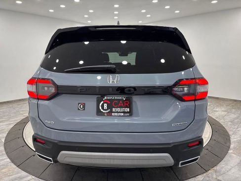 Used 2024 Honda Pilot Touring image 6