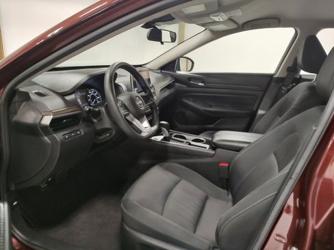 Used 2024 Nissan Altima 2.5 SV image 10