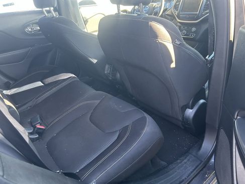 Used 2016 Jeep Cherokee Latitude image 12