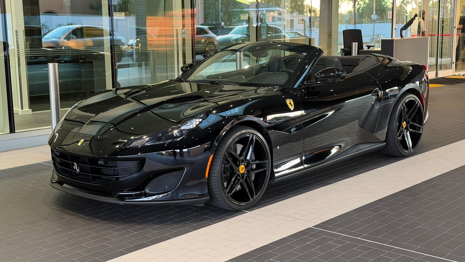 Used 2020 Ferrari Portofino RWD image 1