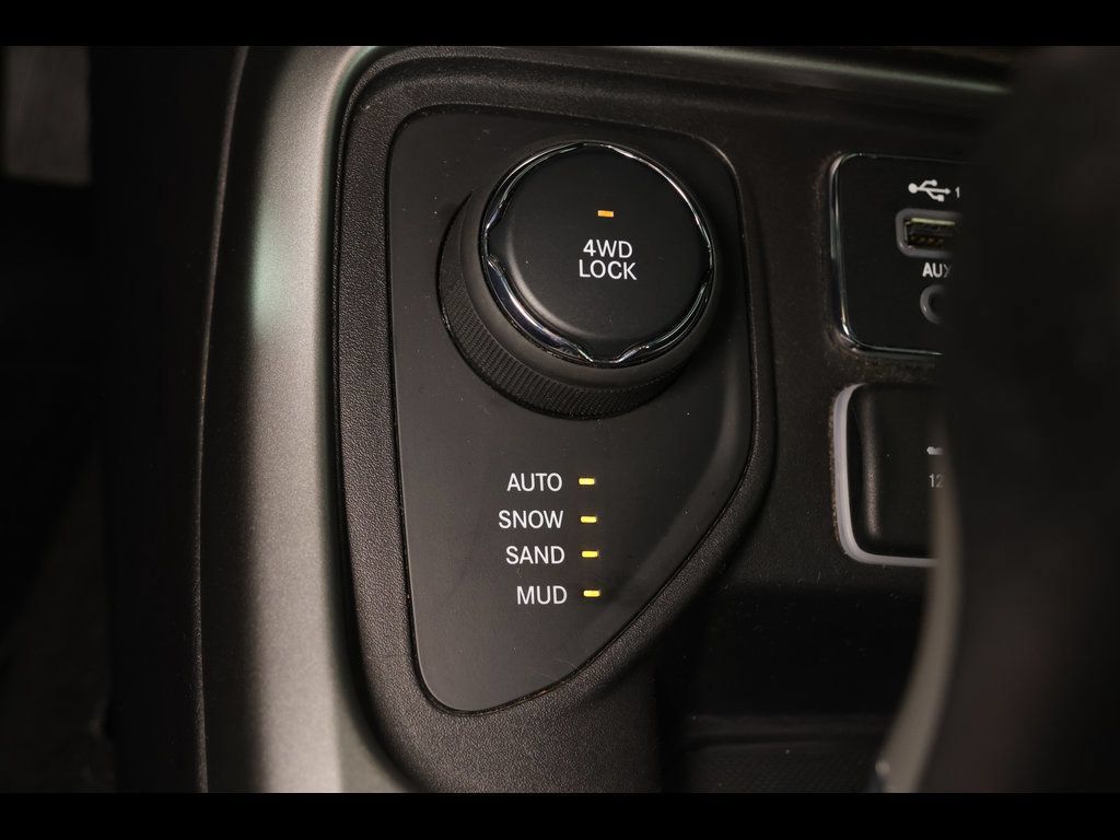 Used 2020 Jeep Compass Latitude AWD/4WD image 21