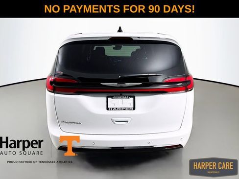 New 2026 Chrysler Pacifica Select image 7