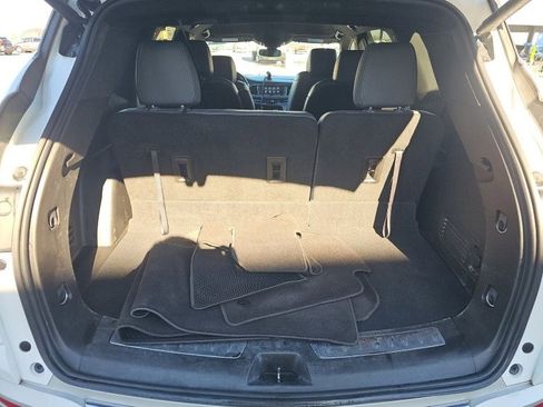 Used 2022 Buick Enclave Essence image 10