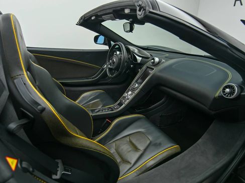 Used 2016 McLaren 650S Spider RWD image 3