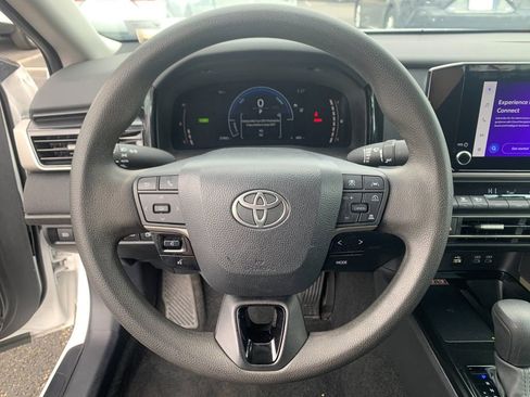 Used 2025 Toyota Camry LE FWD image 26