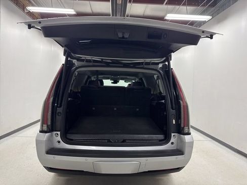 Used 2020 Cadillac Escalade ESV Luxury AWD/4WD image 24