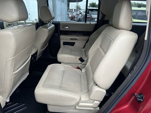 Used 2018 Ford Flex Limited w/ Class III Trailer Tow Package FWD image 16
