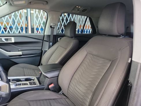 Used 2021 Ford Explorer XLT RWD image 9