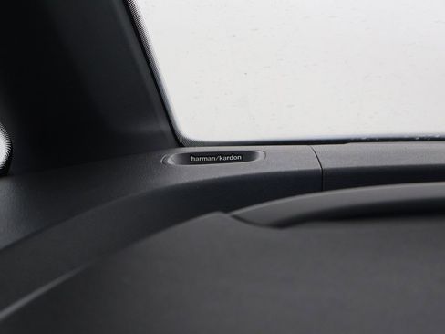 Used 2025 Volkswagen ID. Buzz 1st Edition image 7