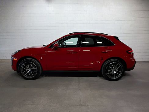 Certified 2025 Porsche Macan image 2