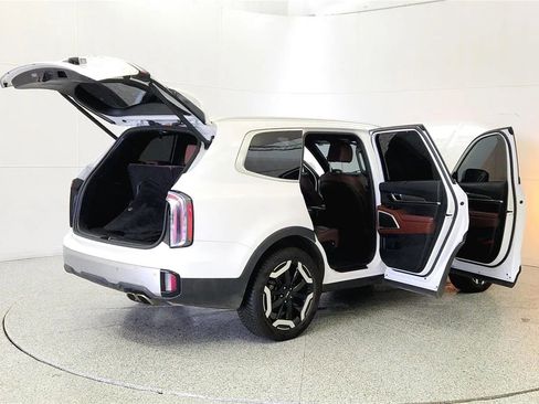 Used 2024 Kia Telluride EX w/ EX Captain's Chair Package image 12