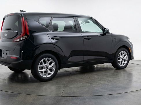 Used 2025 Kia Soul LX w/ LX Technology Package FWD image 9