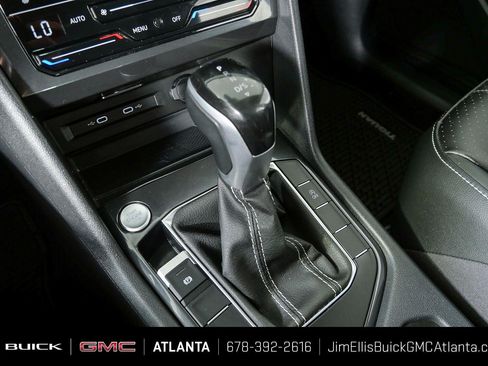 Used 2024 Volkswagen Tiguan SE AWD/4WD image 16