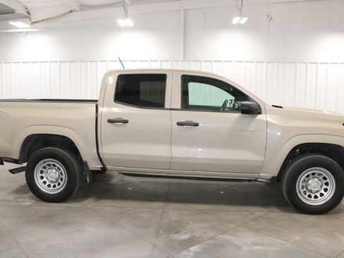 Used 2024 Chevrolet Colorado W/T image 11