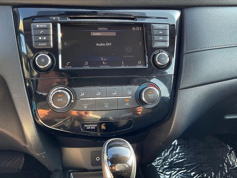 Used 2018 Nissan Rogue S image 30