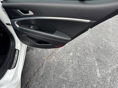 Used 2022 Genesis G70 2.0T image 16