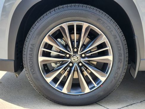 Used 2026 Toyota Grand Highlander AWD Hybrid image 8