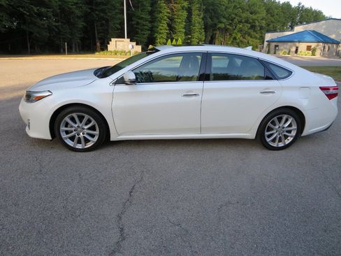 Used 2014 Toyota Avalon Limited image 4