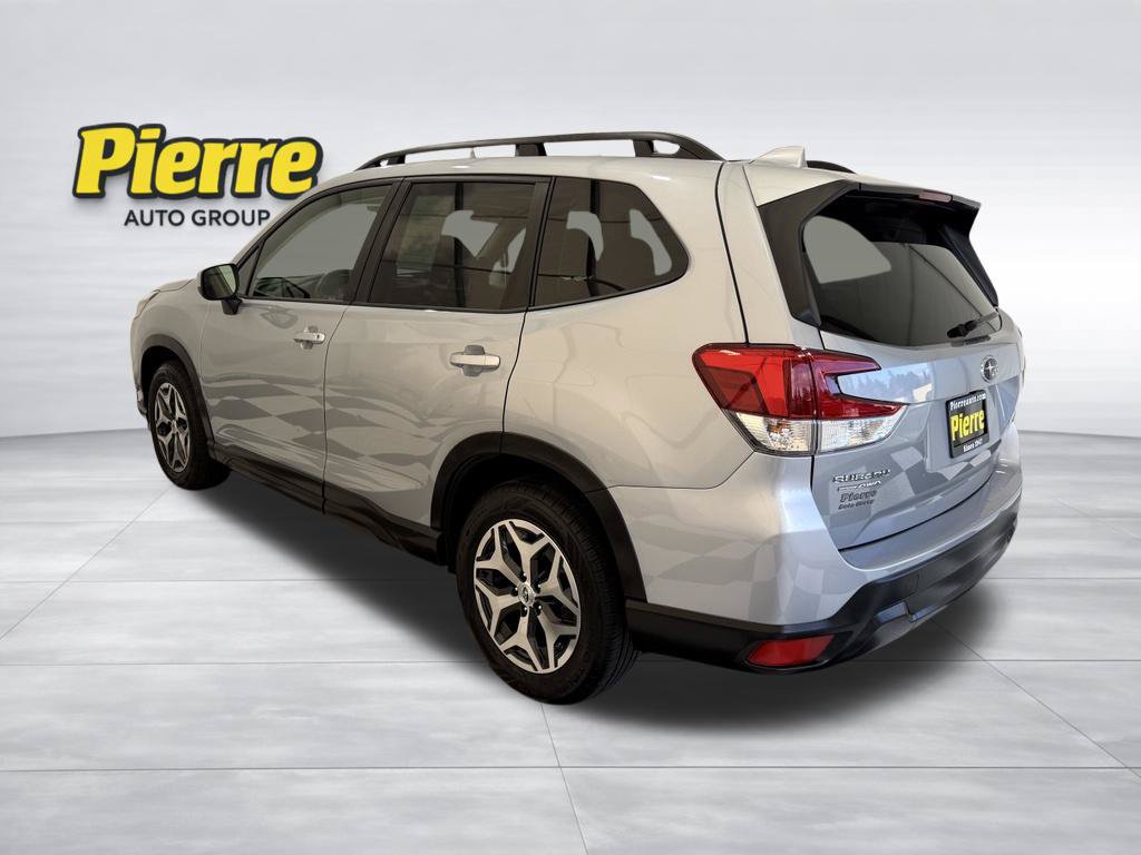Used 2022 Subaru Forester Premium AWD/4WD image 2