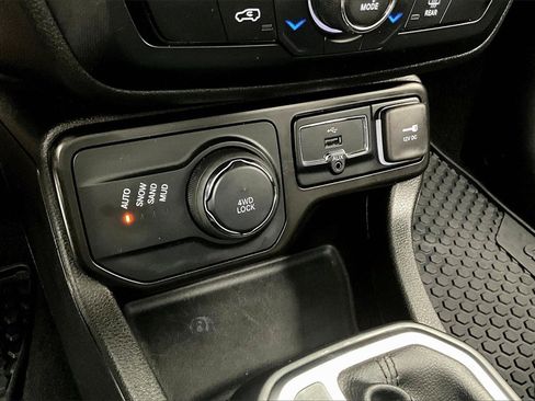 Used 2023 Jeep Renegade Limited image 32