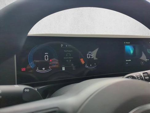 Certified 2025 Hyundai Tucson SE image 12