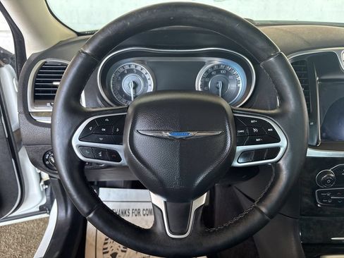 Used 2017 Chrysler 300 C RWD image 13