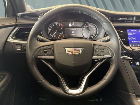 Used 2025 Cadillac XT6 Premium Luxury FWD image 17
