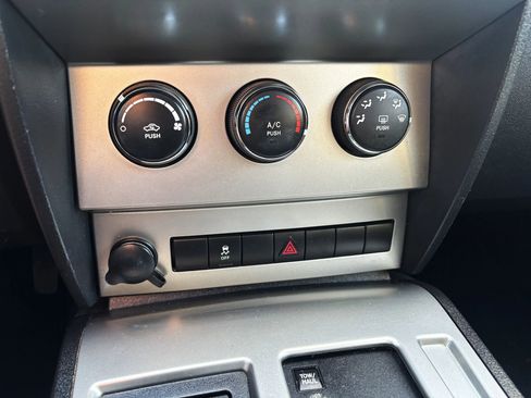 Used 2011 Dodge Nitro Heat w/ Popular Equipment Group image 18